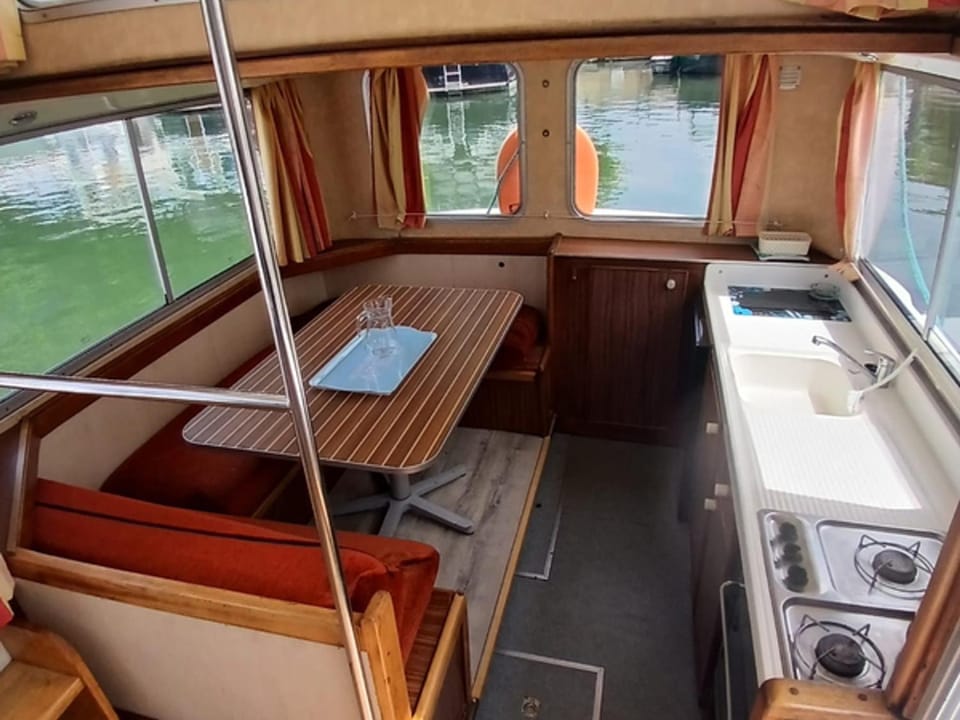 Pénichette vintage sur l'eau - 6 pers. - API-1-46-40 Docked boat in Cognac
