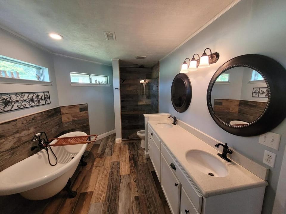 3BR Shalimar Retreat Minutes from the Beach Apartment in Lake Lorraine