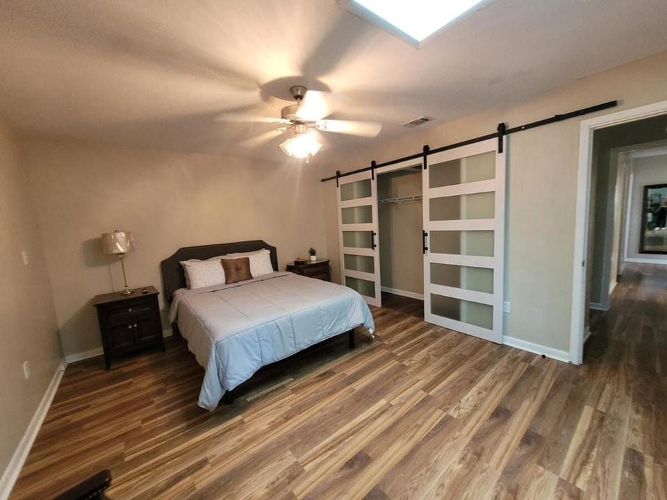 3BR Shalimar Retreat Minutes from the Beach Apartment in Lake Lorraine