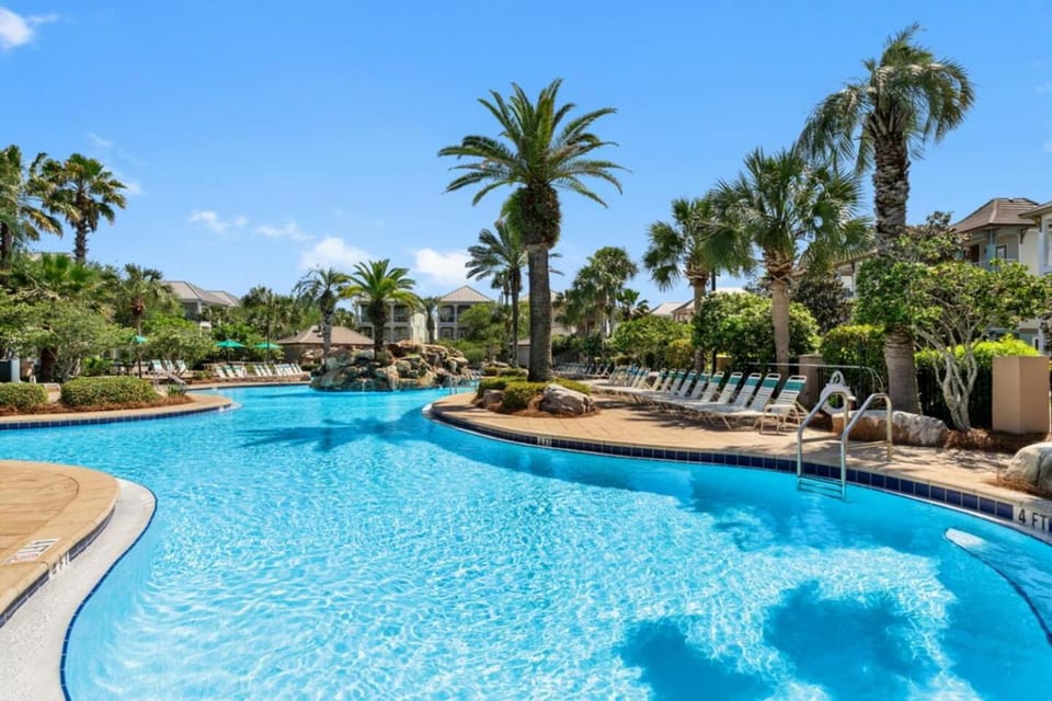 Day, Natural landscape, Garden, Garden view, Pool view, sunbed