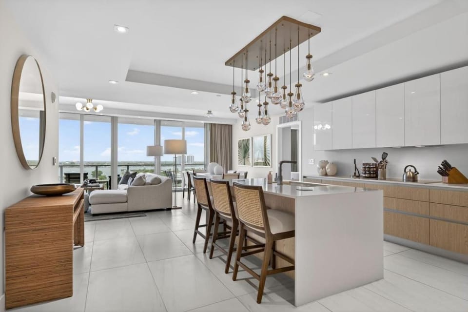 Amrit Luxury Beach Resort 2BR 2BA Condo House in Riviera Beach