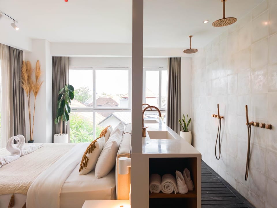 Bed, Bathroom, Bedroom