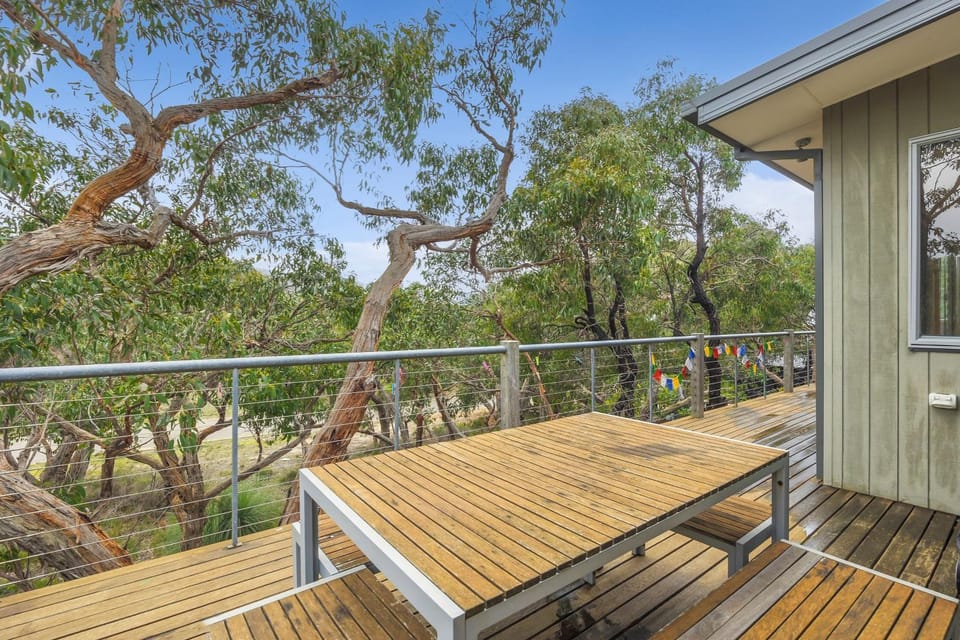 Fairhaven Treetops Lookout House in Aireys Inlet