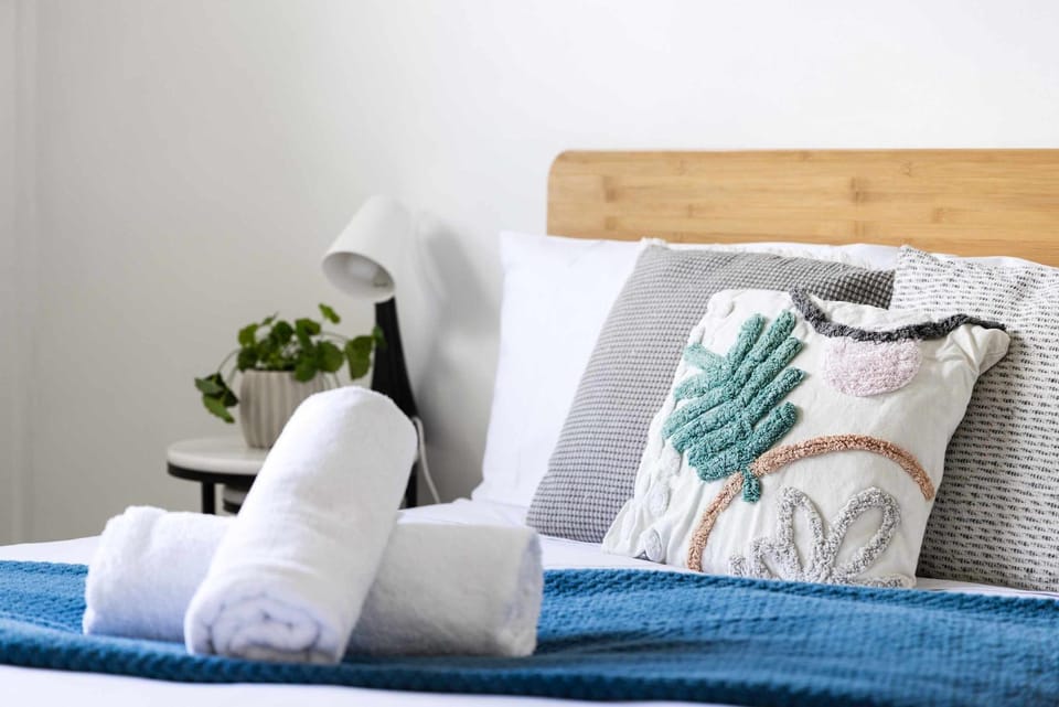 Private Double Room - Central Location At Ryde - Shared Bathroom and Amenities Bed and Breakfast in Sydney