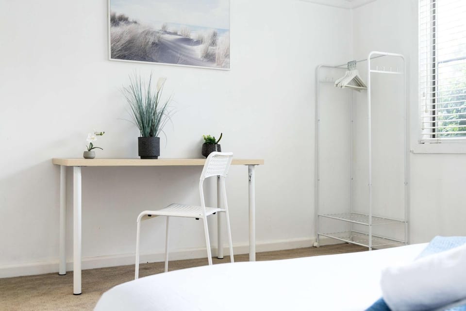 Private Double Room - Central Location At Ryde - Shared Bathroom and Amenities Bed and Breakfast in Sydney