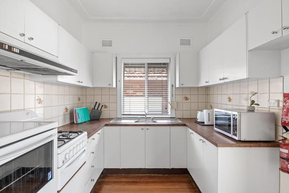 Private Single Room - Central Location - Shared Bathroom Bed and Breakfast in Sydney