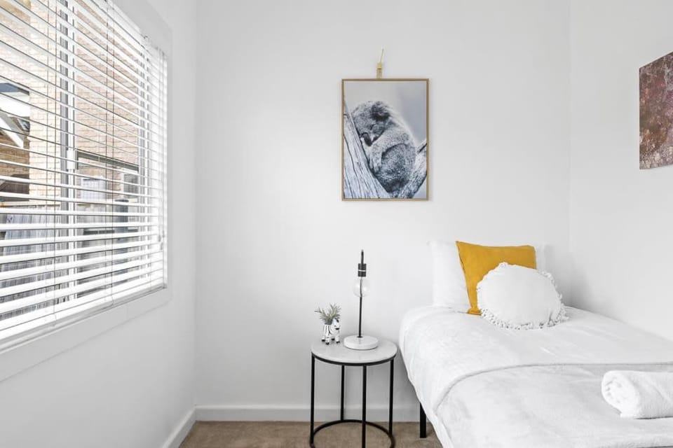 Private Single Room - Central Location - Shared Bathroom Bed and Breakfast in Sydney