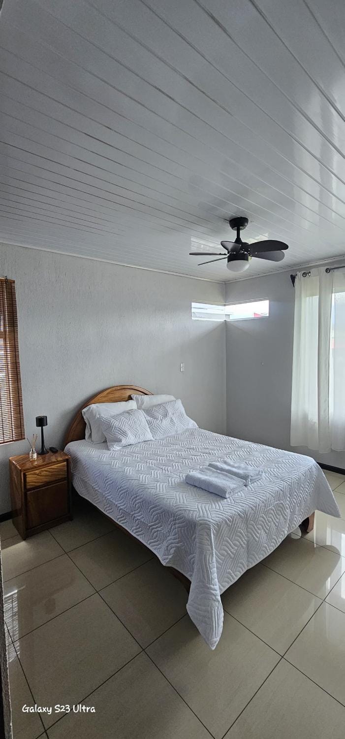 Bedroom, towels