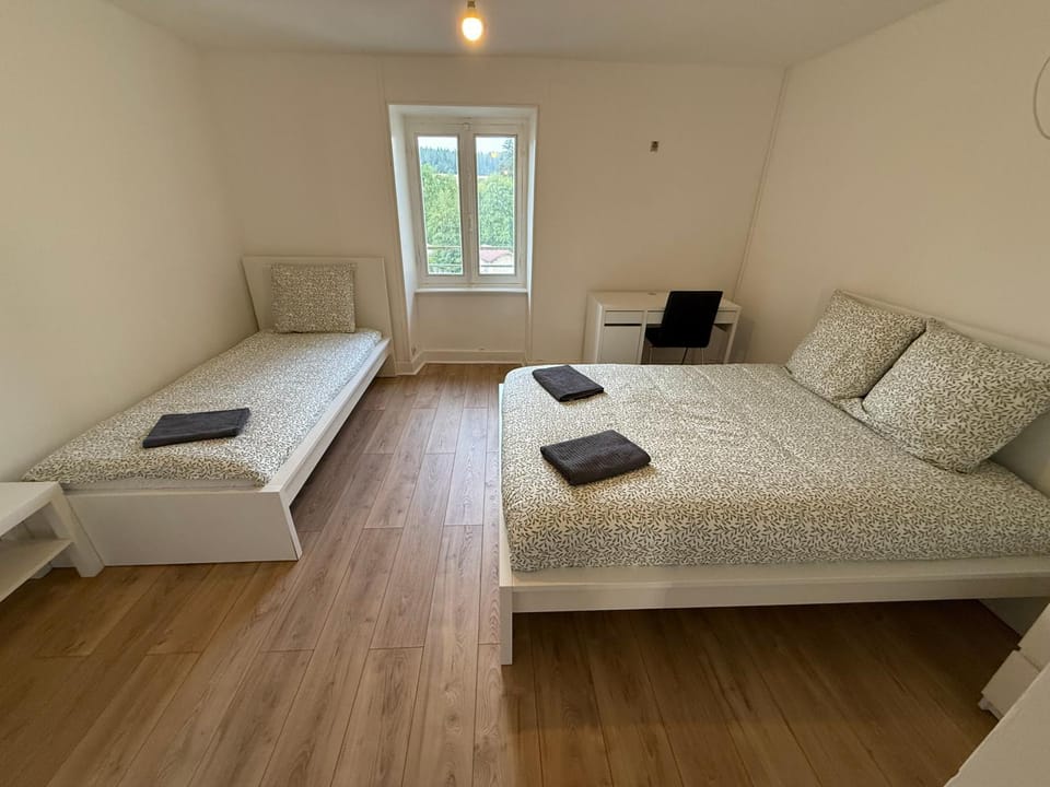 Bed, Photo of the whole room, Decorative detail, Bedroom, heating, internet, towels