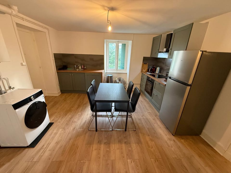 Property building, TV and multimedia, Coffee/tea facilities, Living room, Seating area, Dining area, dishwasher, hair dryier, heating, internet, microwave, oven, stove, toaster, towels, washing machine, dryer