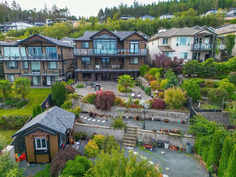 Sea view villa independent access House in Nanaimo
