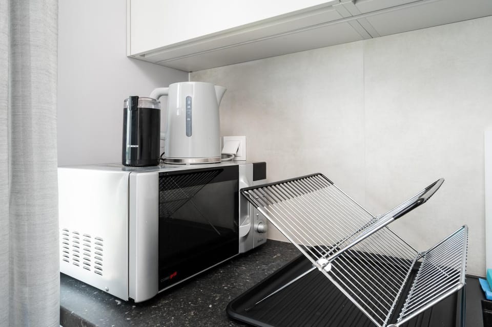 Kitchen or kitchenette, oven