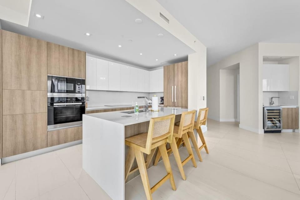 Luxury 2BR Condo in Amrit with ocean view House in Riviera Beach
