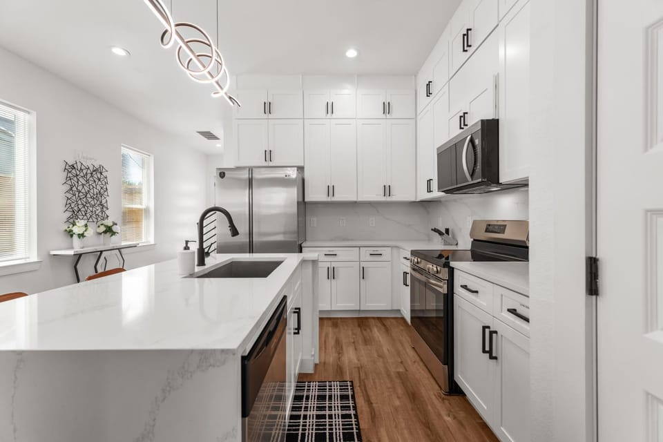 Kitchen or kitchenette, dishwasher, minibar, oven, stove, toaster