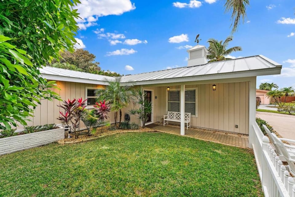 4BR 3 5BA Juno Beach Pool Home House in Juno Beach