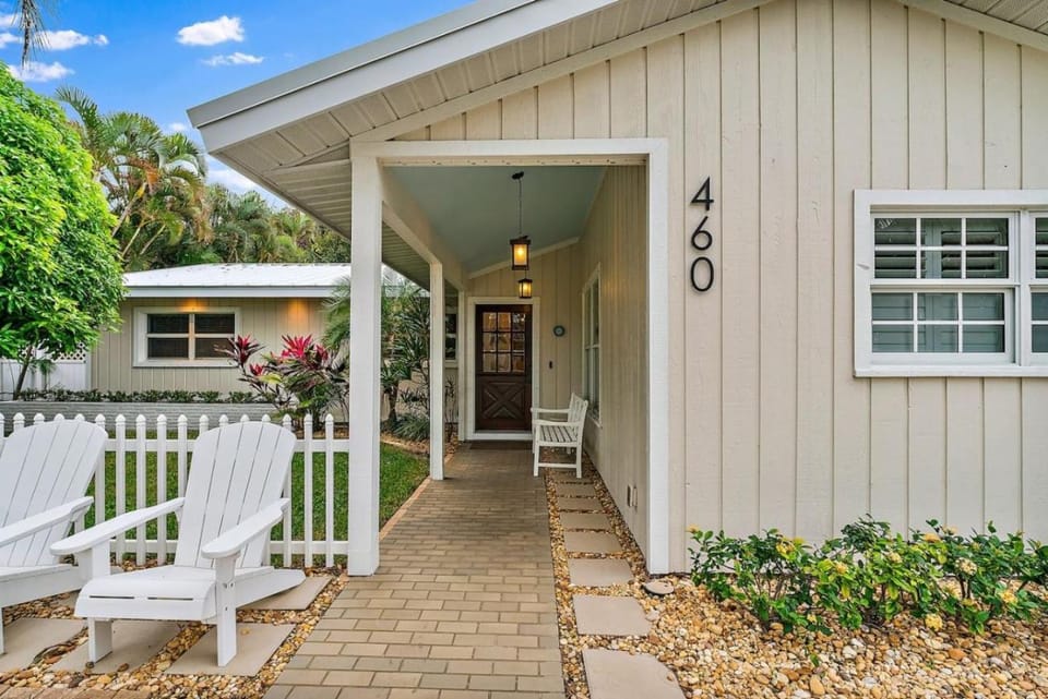 4BR 3 5BA Juno Beach Pool Home House in Juno Beach