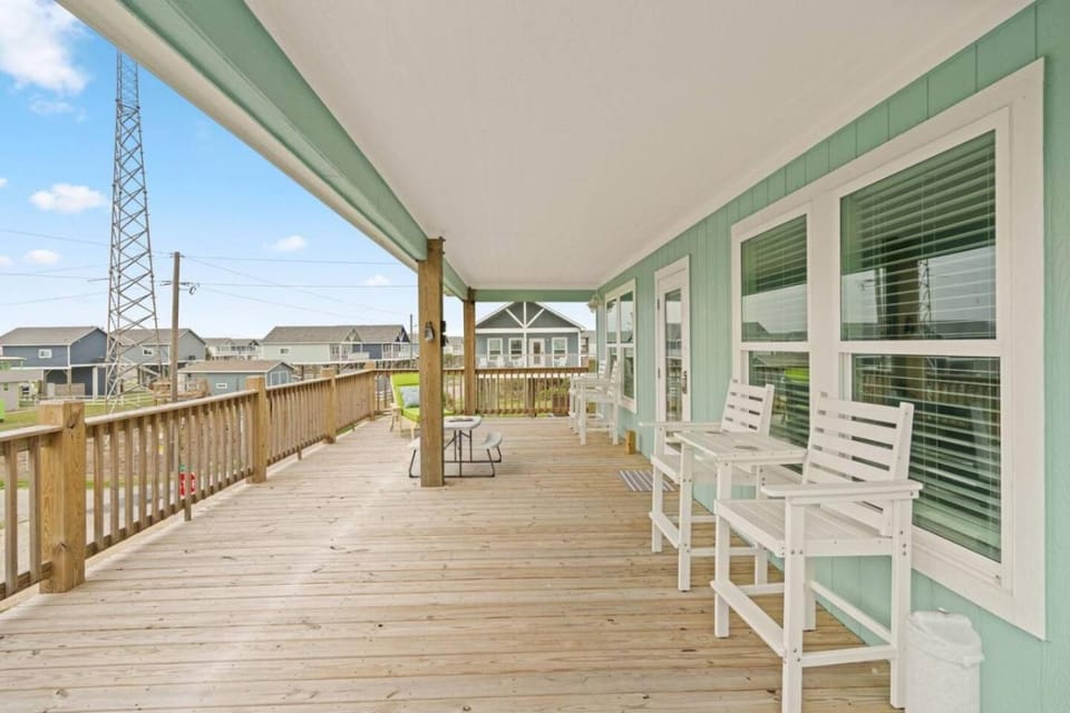 Hot Tub Pet Friendly 4Bdr 2Bth - Aqua Vista House in Caplen