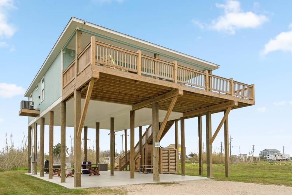 Hot Tub Pet Friendly 4Bdr 2Bth - Aqua Vista House in Caplen