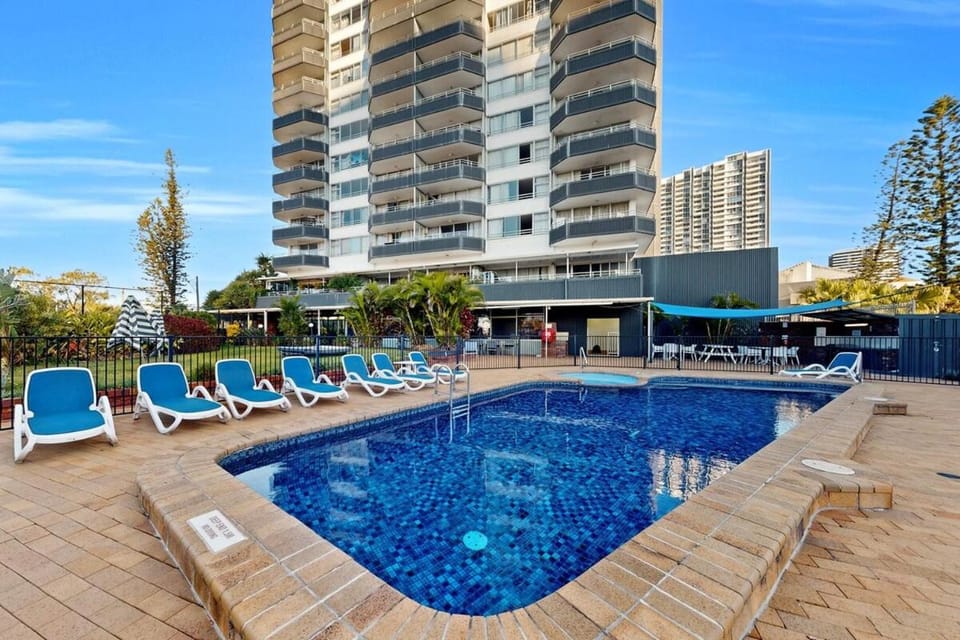 Refurbished 1B Ocean View Sun Equinox Apartment in Surfers Paradise