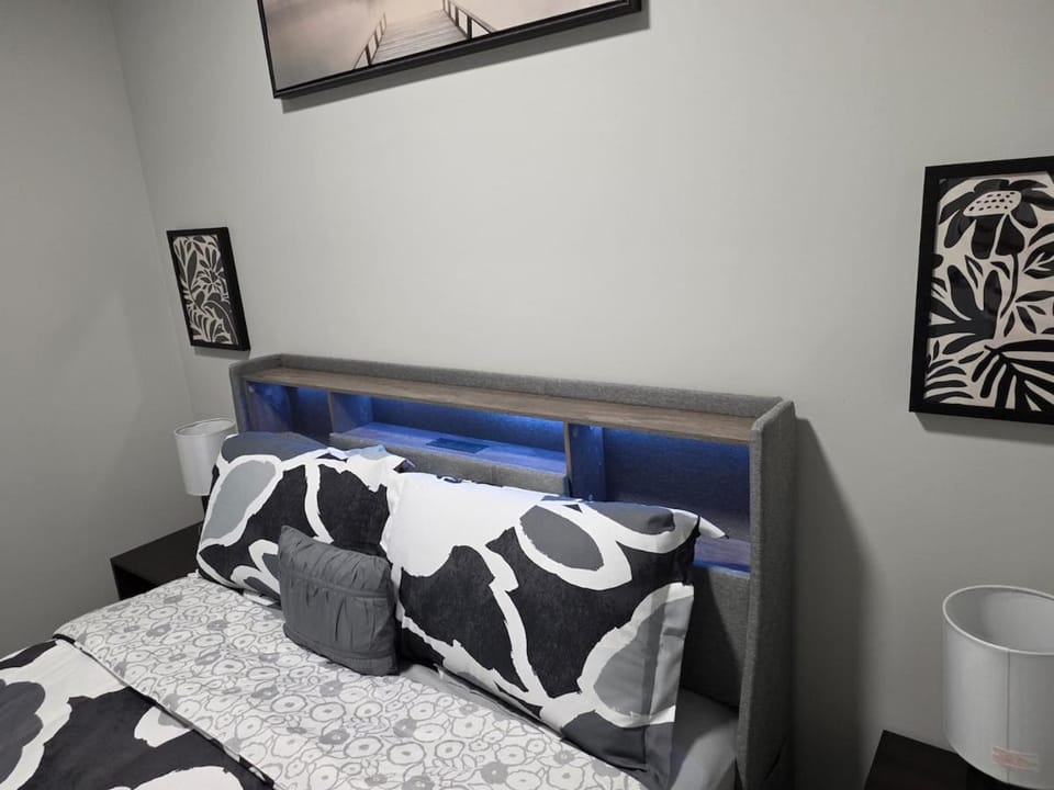 Stylish Luxury Apartment Near CFB Edmonton Apartment in Edmonton