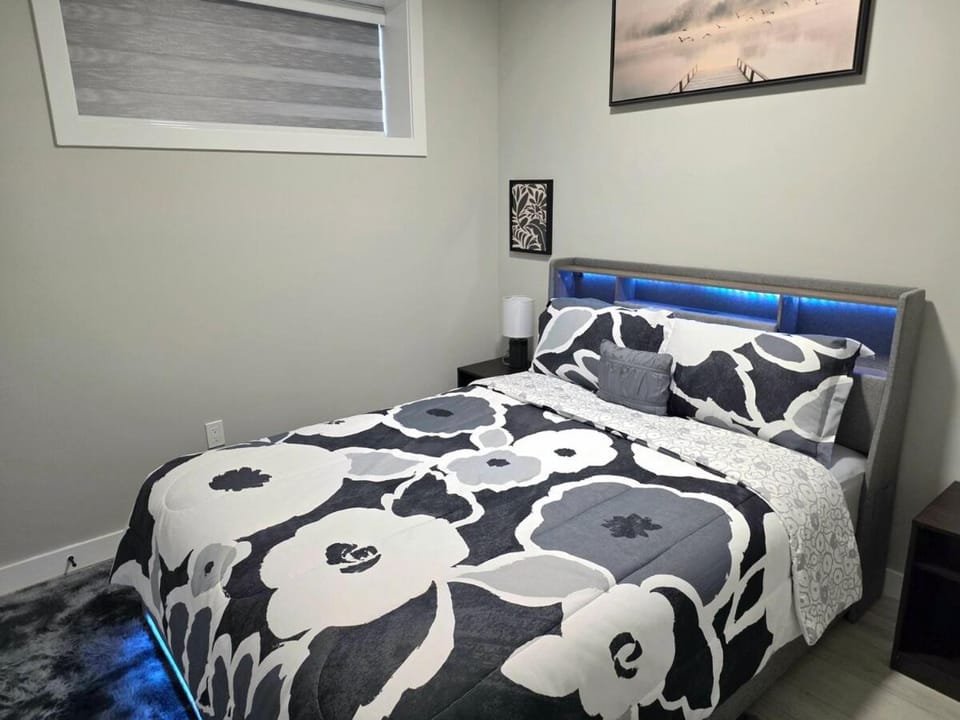 Stylish Luxury Apartment Near CFB Edmonton Apartment in Edmonton