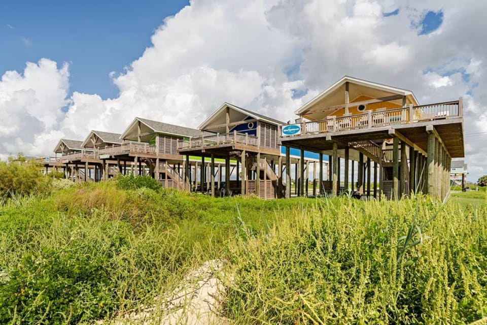 Beachfront Views 3bdr 2bth - The Bleu Pearl House in Bolivar Peninsula