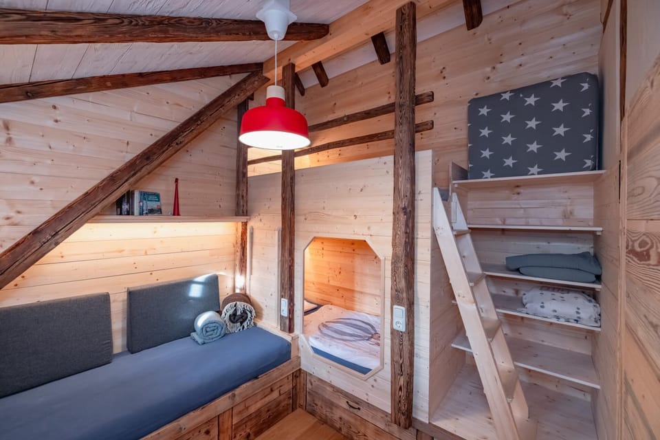 Bedroom, children, young children, bunk bed