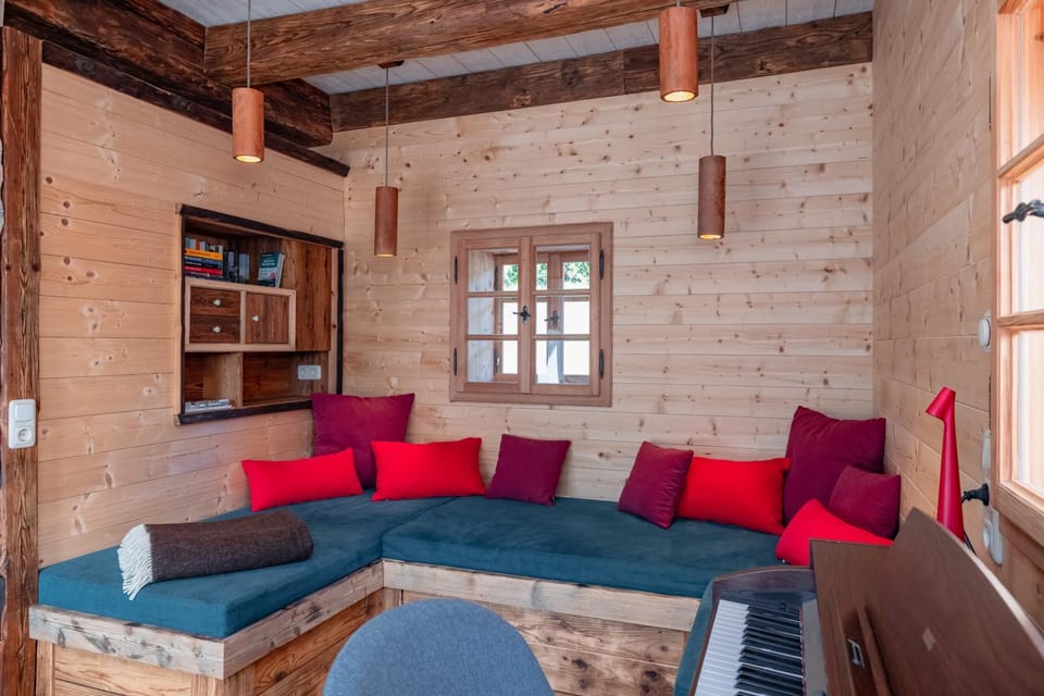 Bed, Living room
