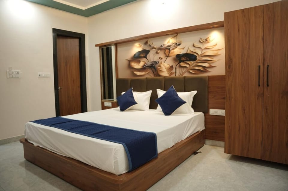 Bed, Photo of the whole room, Bedroom, wardrobe