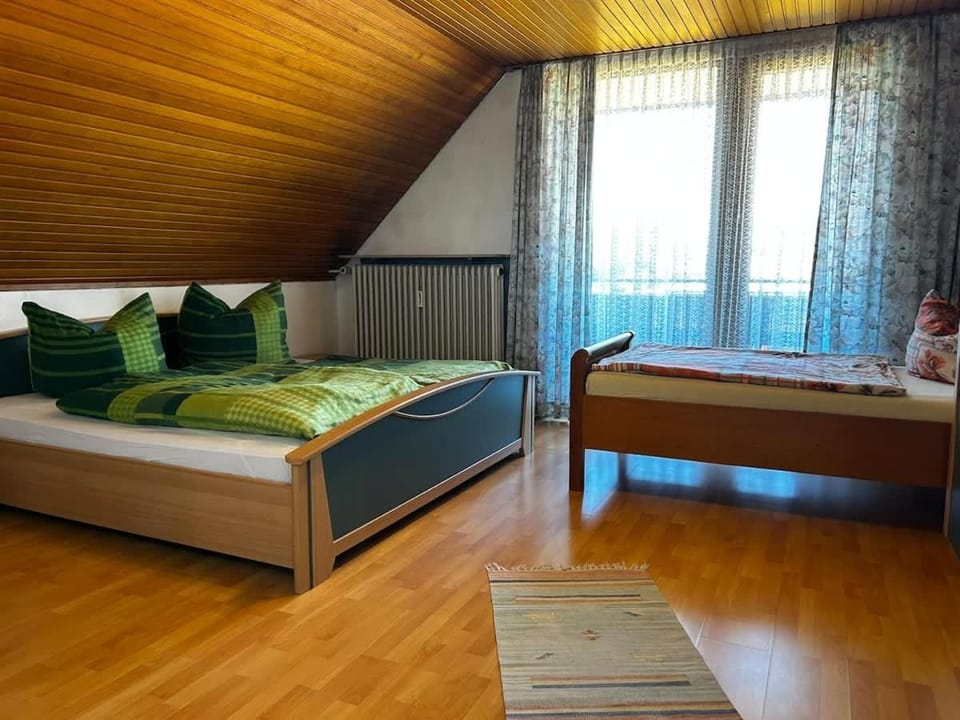 FeWo Herold I Balkon Staffelbergblick I 5 Personen Apartment in Bad Staffelstein