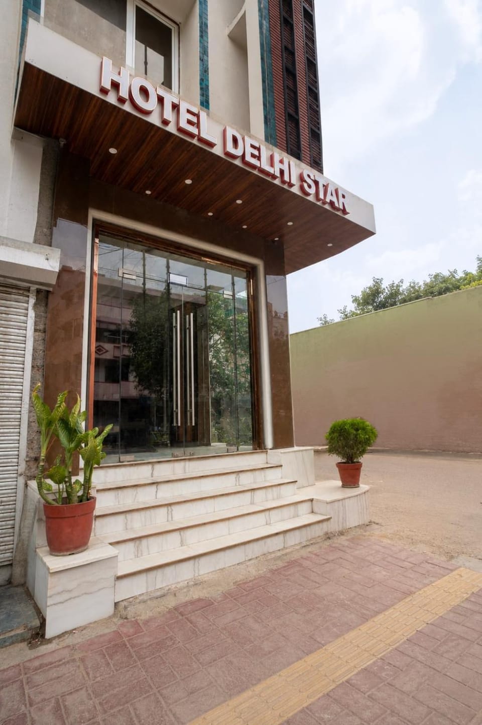 Property building, Facade/entrance, Day