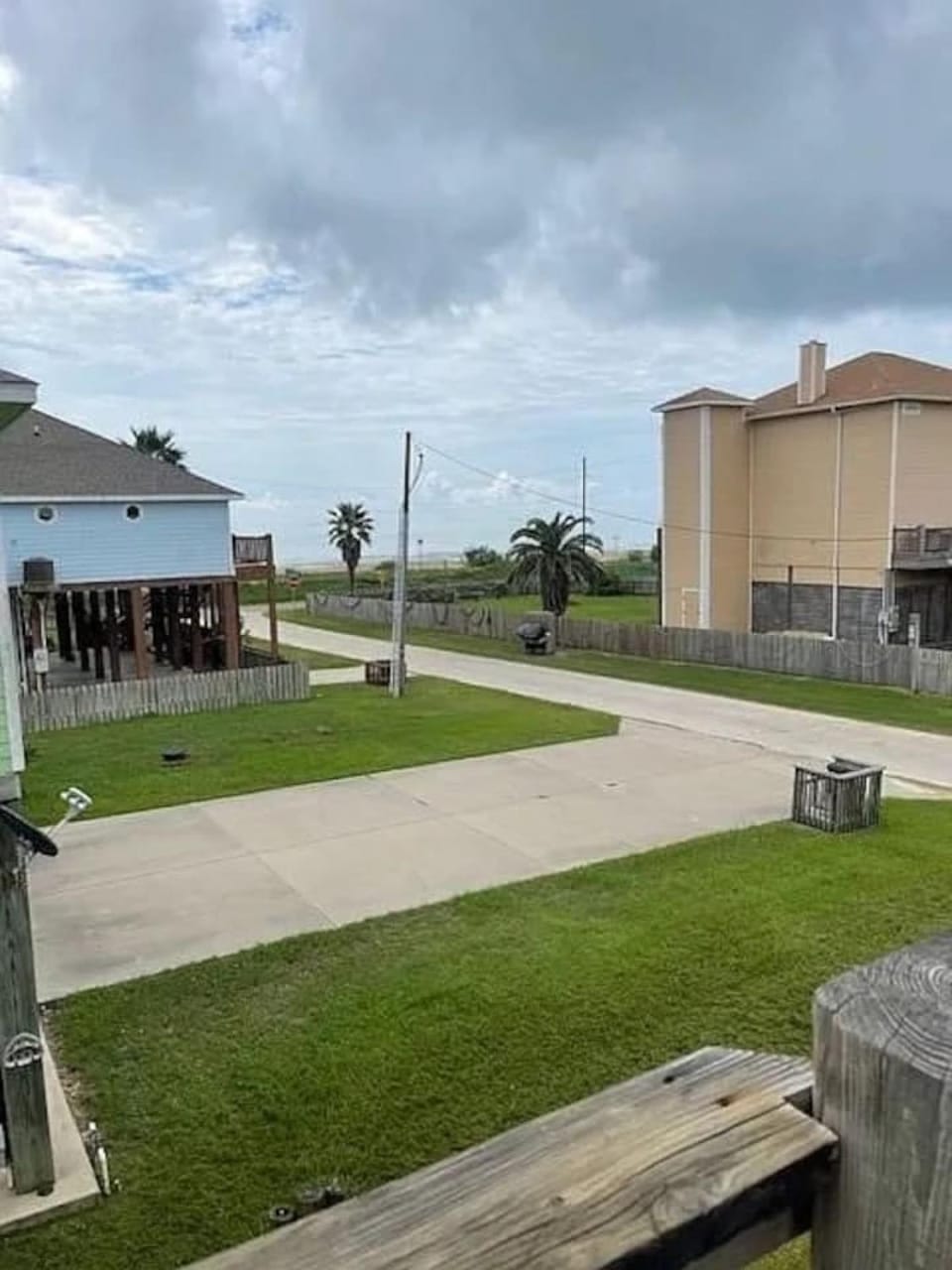 Gulf Views Pet Friendly Deck House in Bolivar Peninsula