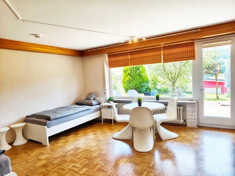 Bed, Photo of the whole room, Seating area