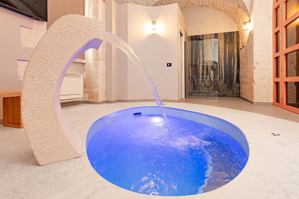 Swimming pool, Swimming pool