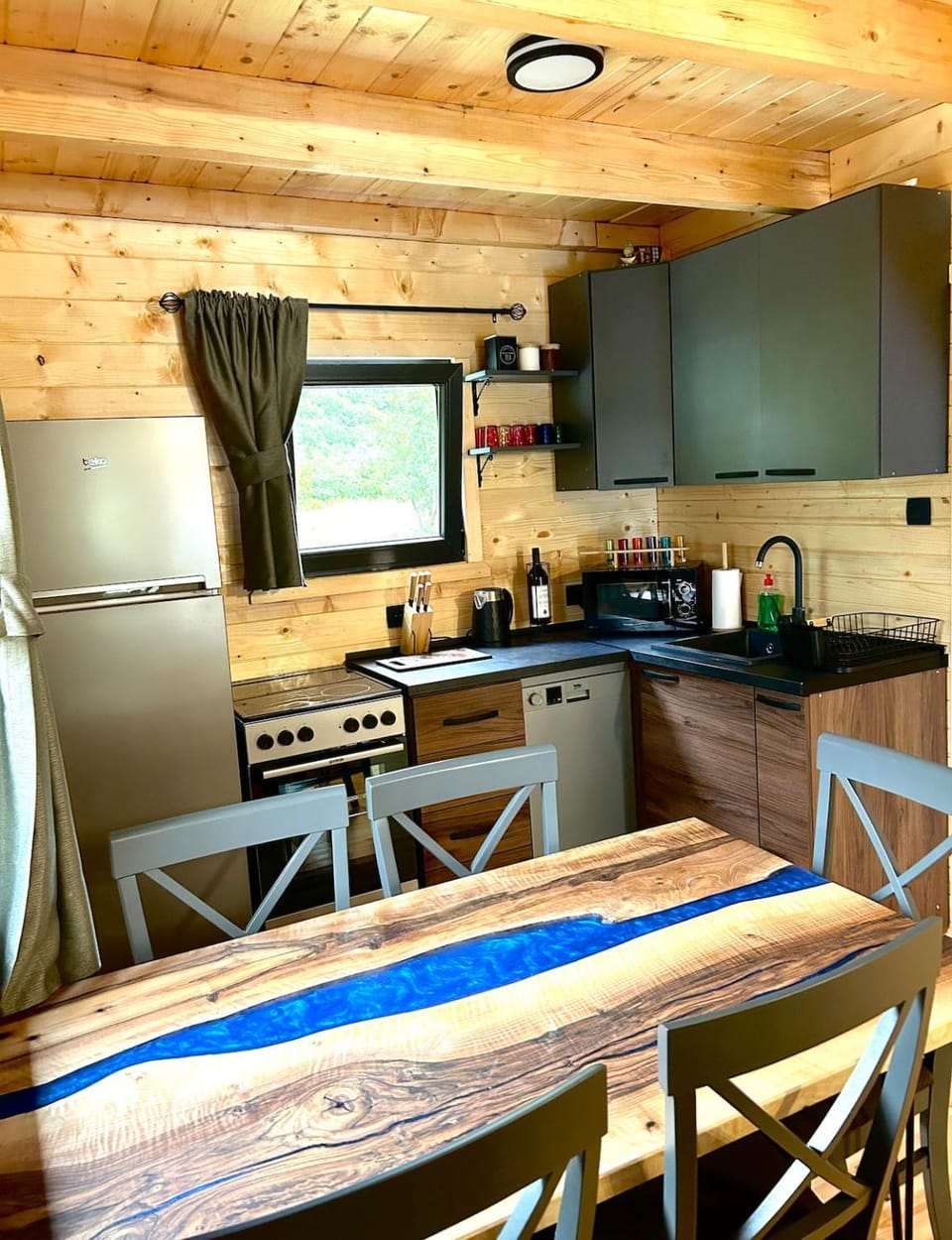 Kitchen or kitchenette, Dining area, kitchen