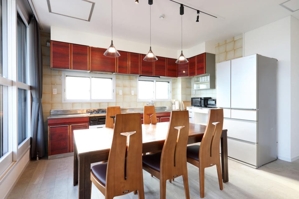 Dining area, kitchen