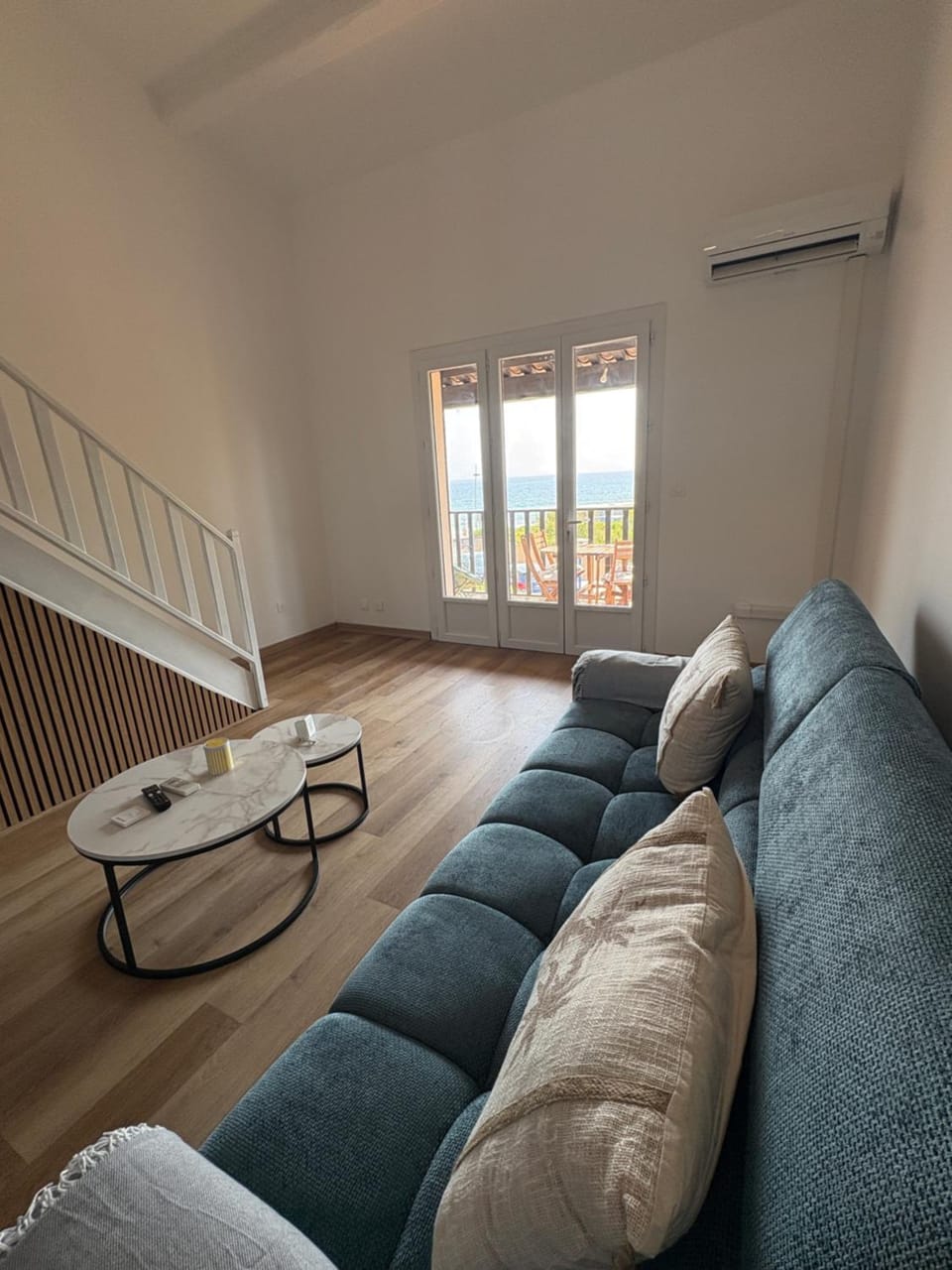 Living room, air conditioner