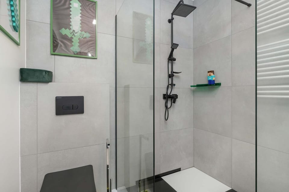 Shower, Bathroom, towels