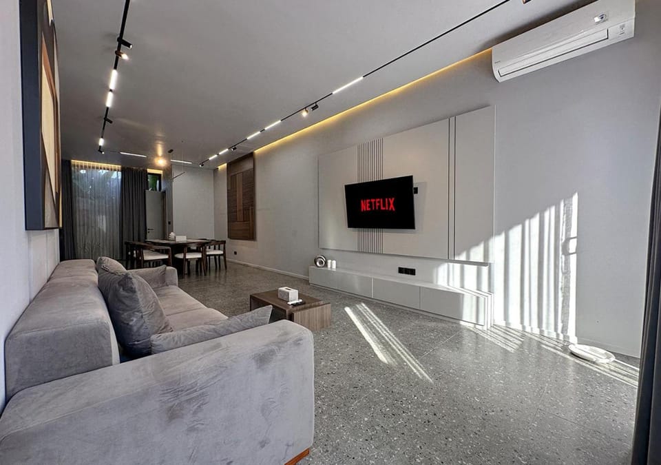 TV and multimedia, Living room, Dining area