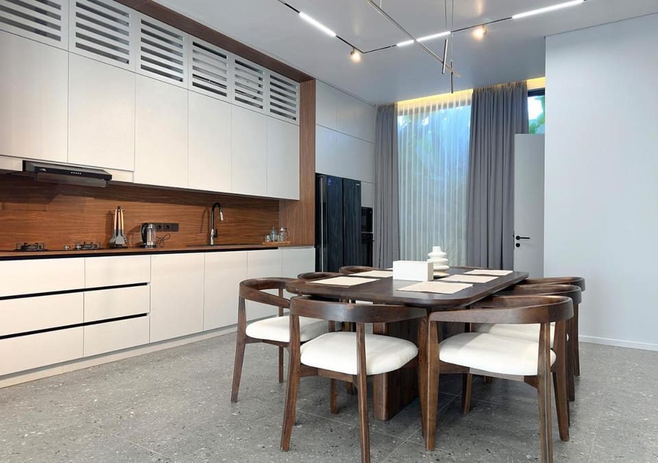 Dining area, kitchen