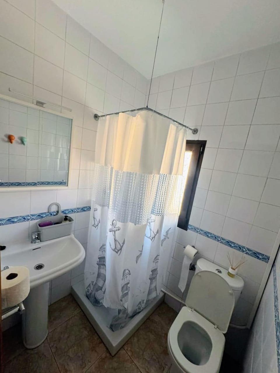 Shower, Toilet