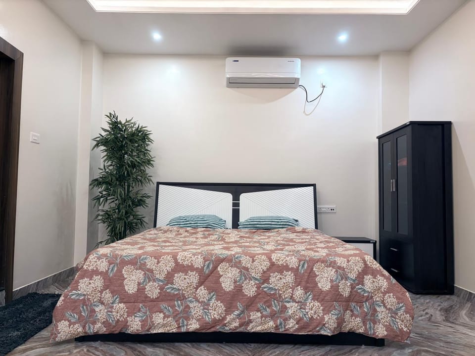 Bed, Bedroom, air conditioner