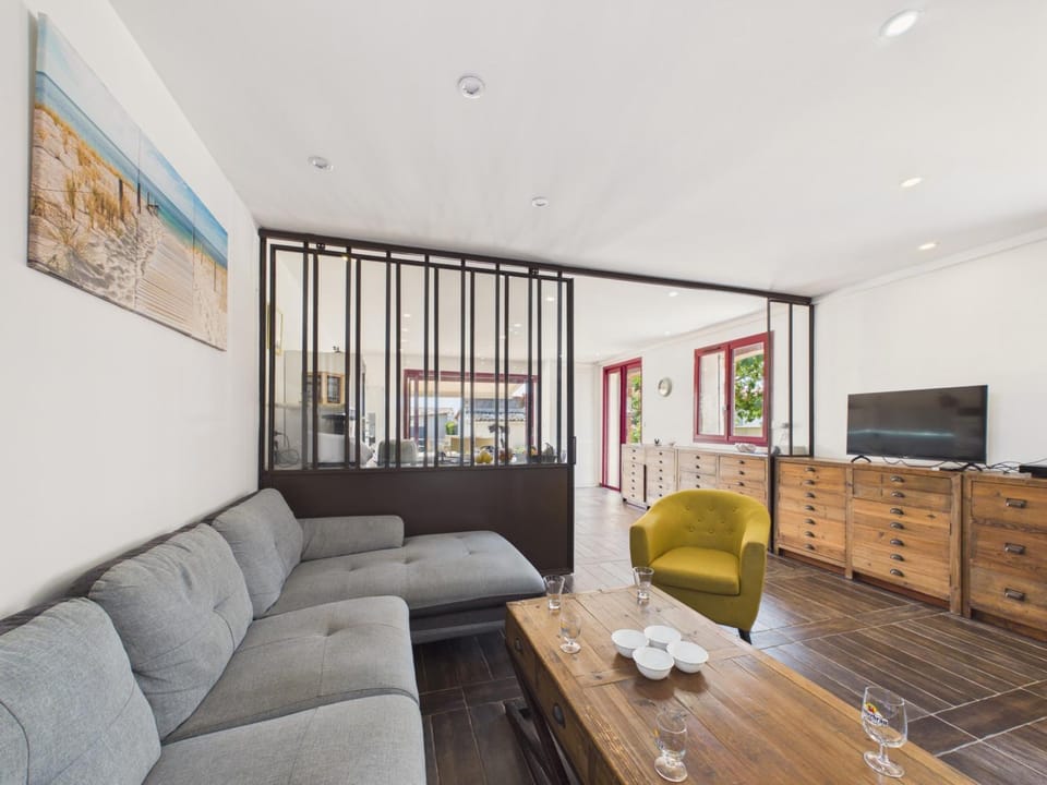 Communal lounge/ TV room, Living room