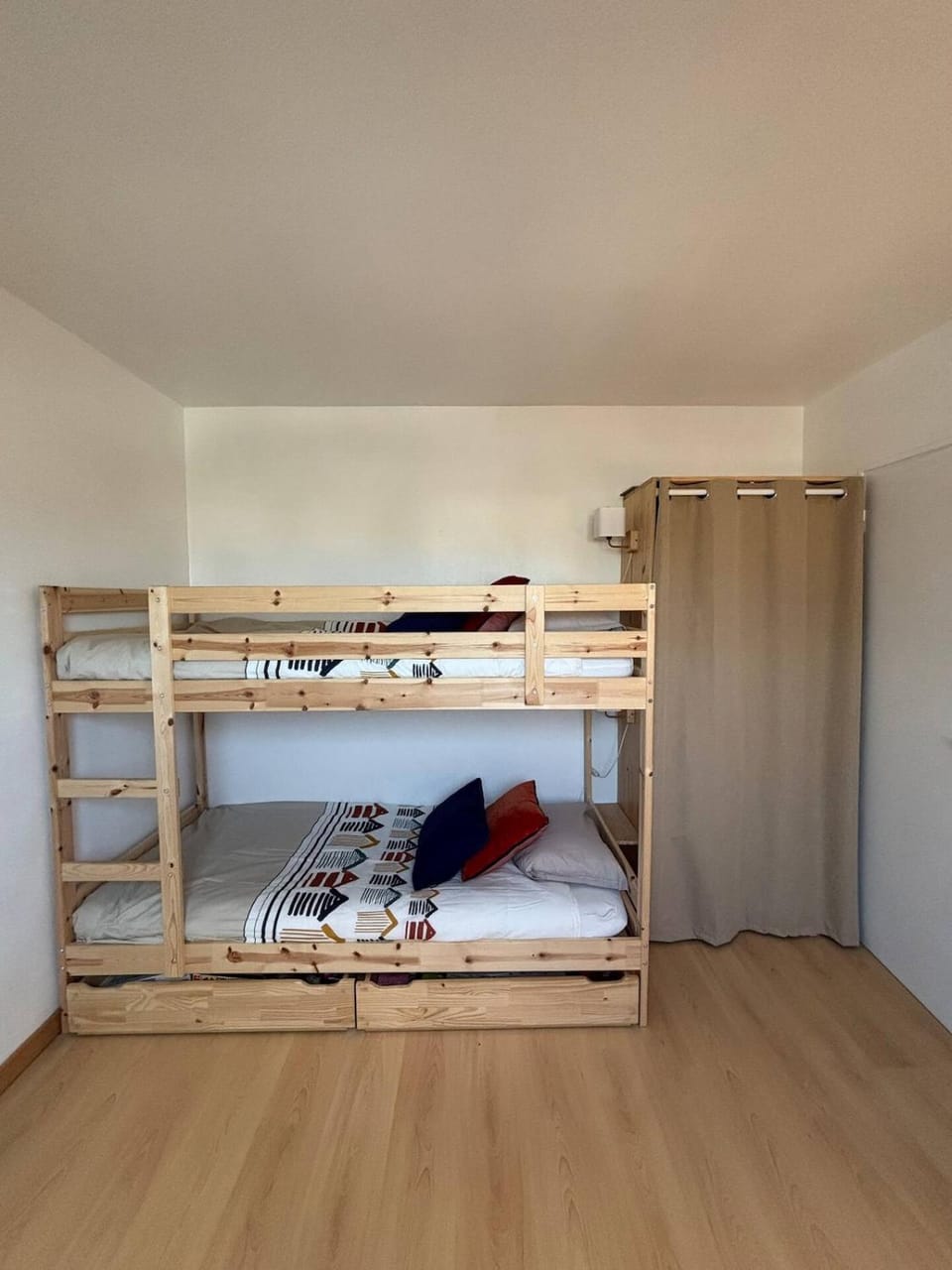 Duplex Saint Malo, front de mer, vue mer, plage, parking avec borne de recharge Apartment in St-Malo