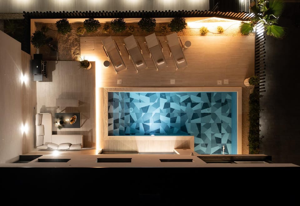 Property building, Balcony/Terrace, Swimming pool