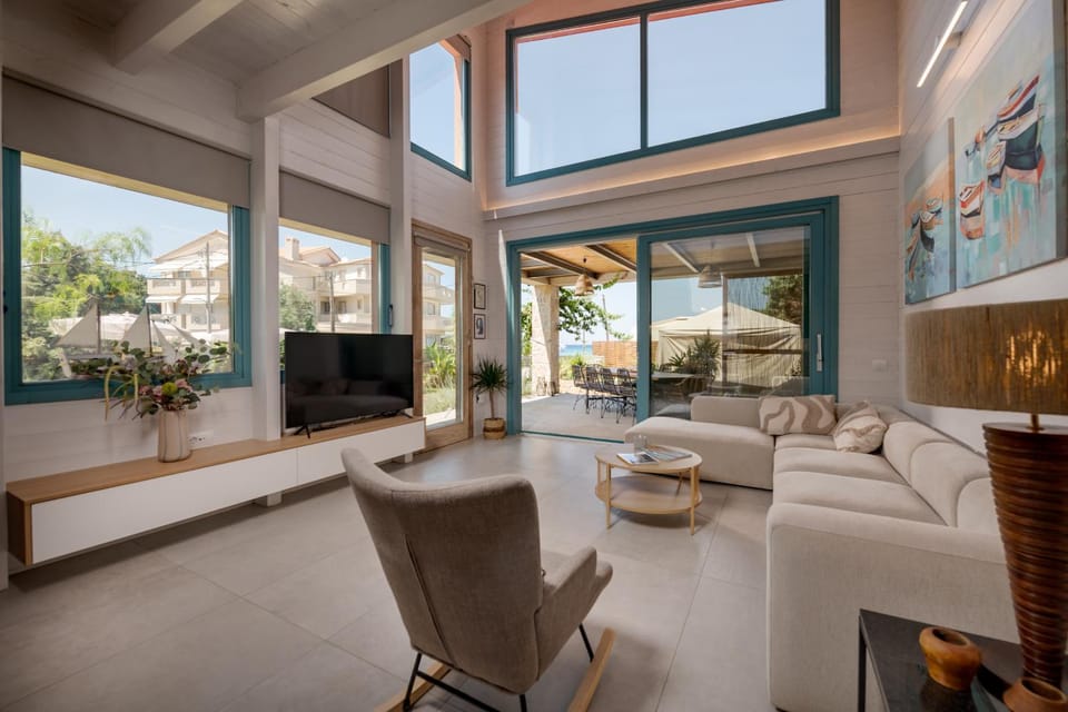 TV and multimedia, Living room, Seating area, Garden view, Sea view