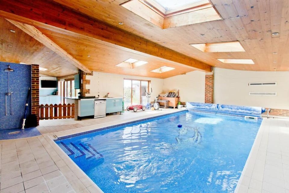 Chequers Oast - Family Home with Hot Tub and Pool Villa in Rother District