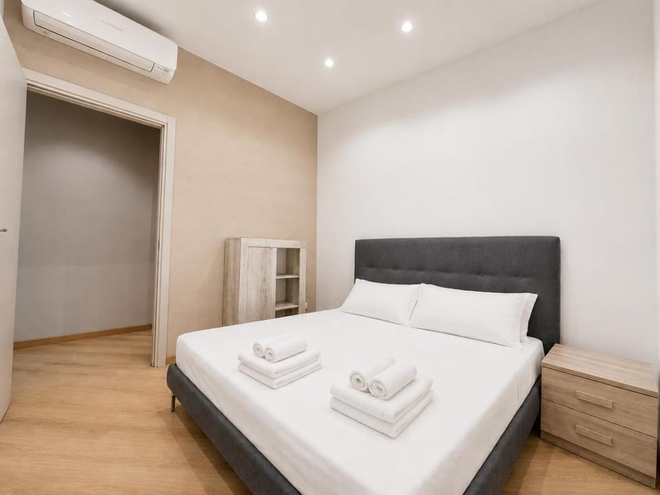 Bed, Photo of the whole room, Bedroom, towels, air conditioner