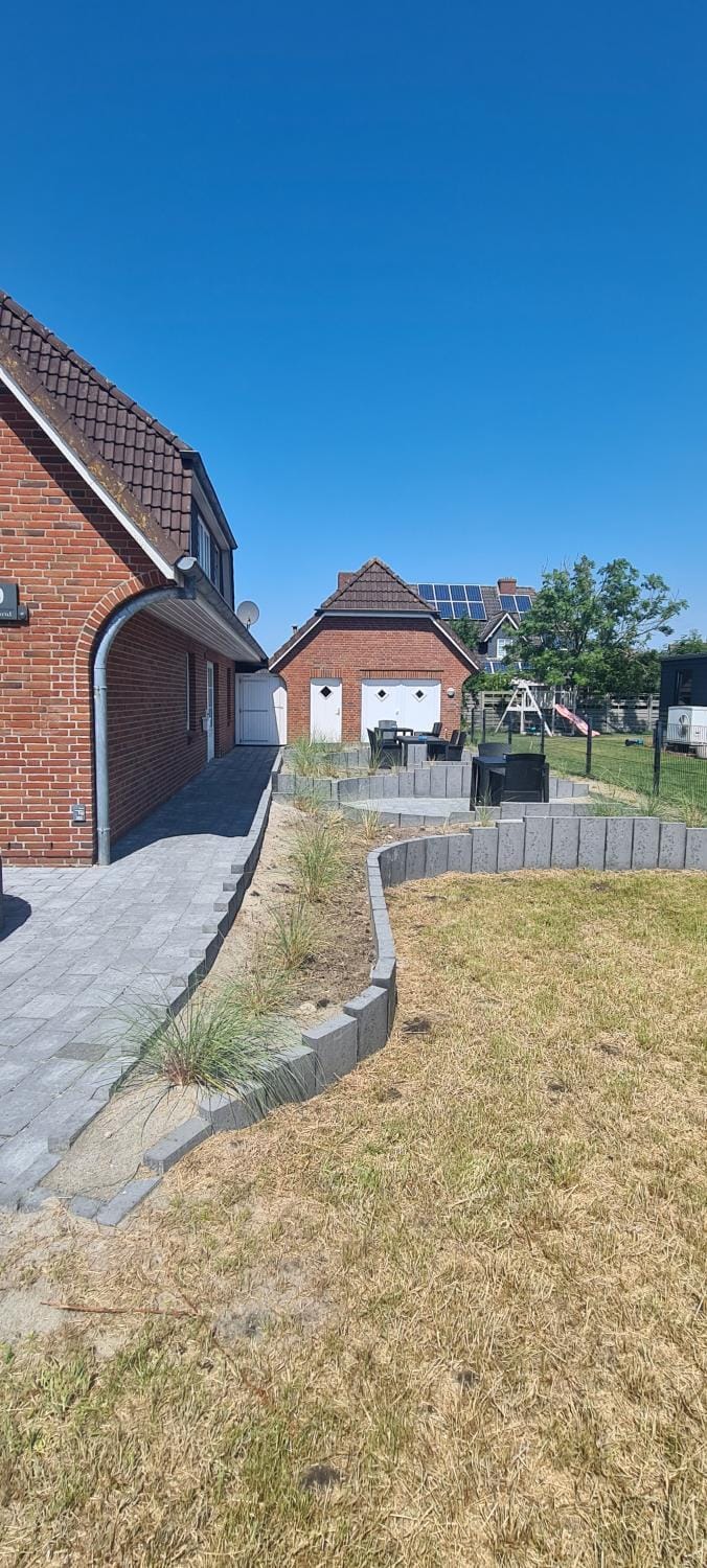 Property building, Garden, Balcony/Terrace