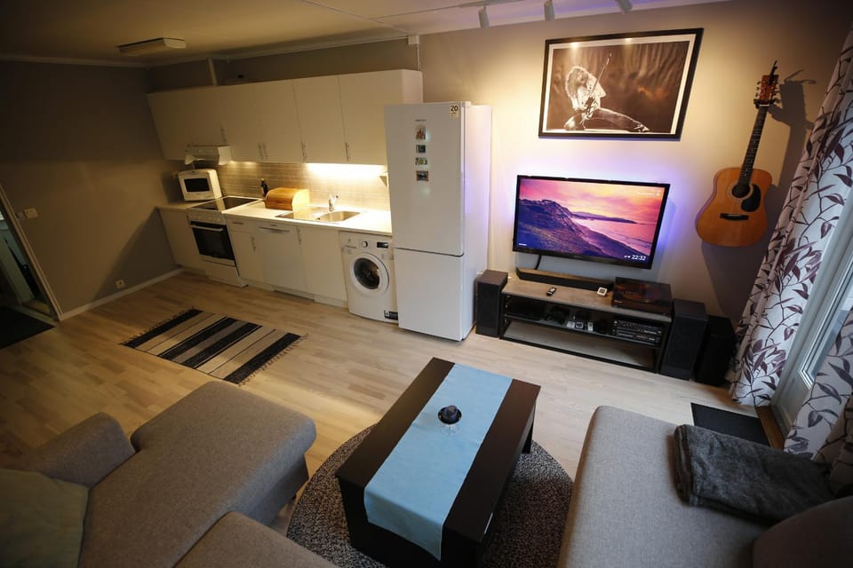 TV and multimedia, Kitchen or kitchenette, Living room, Seating area, Dining area, dishwasher, oven, stove